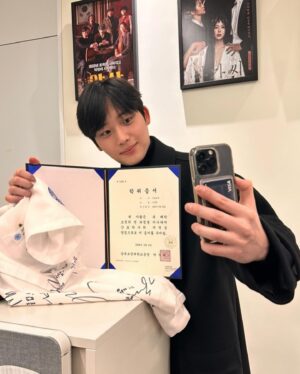 Lee Jong-hyuk Instagram - 척척학사👨‍🎓