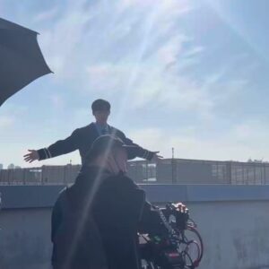 Lee Jong-hyuk Instagram - #청담국제고등학교 #bitchxrich 

@wavve.official @netflixkr