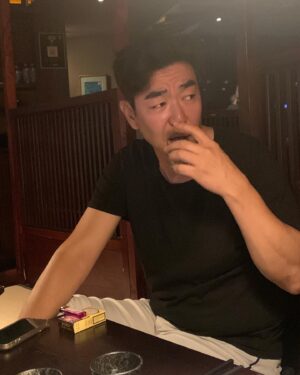 Lee Jong-hyuk Instagram - 야구끝나고 마시고 촬영차 거제방문…나 요즘 투수 잘 함 ㅋㅋ 아침에 한씬찍고 뭐하지?? ㅜㅜ