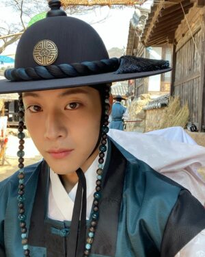Lee Jong-won Instagram - 오늘 첫 방송! 매주 금,토 밤 9시 50분! 많이 봐주세요! 
(웨이브에서도 보실 수 있습니다!) 👊❤️