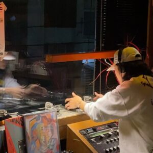 Lee Jong-won Instagram - 첫 LP 디제잉을 힐즈에서 했습니다! 두시간의 러닝타임이 긴줄만 알았는데 끝나니 내심 아쉬웠습니다요. 들으러 와준 친구들, 디제잉 알려준 선생님 다니엘, 자리 마련해준 힐즈 고마워요 🥰👊👊
