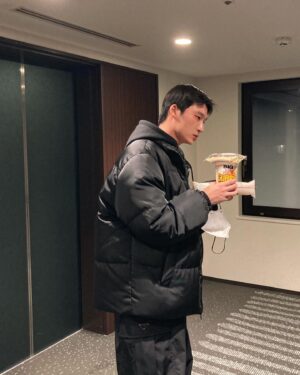 Lee Joo-hyung Instagram - 🖤