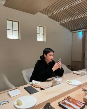 Lee Joo-hyung Instagram - 생일을 축하해주신 모든 분들 너무 고마워요 아주아주 행복한 생일이었습니다🤍