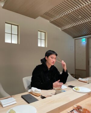 Lee Joo-hyung Instagram - 생일을 축하해주신 모든 분들 너무 고마워요 아주아주 행복한 생일이었습니다🤍