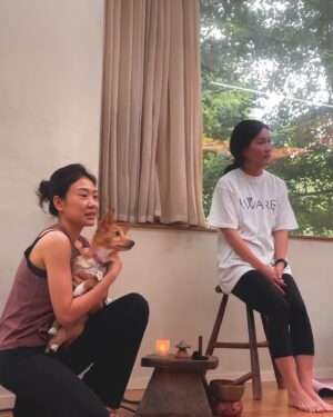 Lee Joo-young Instagram - 자 이 요 가 명 상  X  동 물 복 지 문 제 연 구 소
@jaiyogameditation X @awarekorea

제가 사랑하는 자이요가와 동물복지단체 어웨어에서
유기동물들을 위한 바자회   YOGA수업 이벤트를 준비해주셨어요

사랑하고 존경하는 감독님, 배우님 동료들과 
요가하며 힐링도 하고
기부도 하구요
무엇보다 우리가 꼭 들어야 할 이야기인 동물복지에 관한 이야기도 나눌 수 있어 좋았습니다
몸과 마음이 충만해지는 시간이었어요

어웨어 이형주 대표님이 하신 말씀 중에
“변화는 이벤트가 아니라 과정이다.” 
라는 말이 기억에 남아요
모두가 이 과정 속에 함께 했으면 좋겠습니다

자이요가, 어웨어 감사합니다
나마스테🌿

#외면하지말아요우리
#모든생명은소중합니다
#DontTurnAwayFromUs
#AllLifeIsPrecious