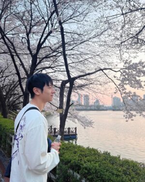 Lee Jung-jun Instagram - 🌸