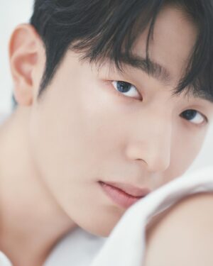 Lee Jung-jun Instagram - profile 1
.

.

.
#이엘파크 #elpark