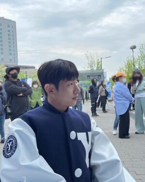 Lee Jung-jun Instagram - 독수리!!🦅
.

.

.

.

.
#치얼업 #cheerup #기운찬