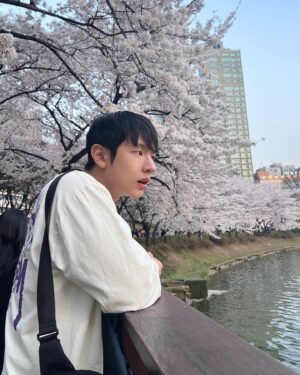 Lee Jung-jun Instagram - 🌸