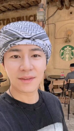 Lee Kyoo-hyung Instagram - #두바이 #꽃향기안남김 #브로맨스 #dubai #UAE