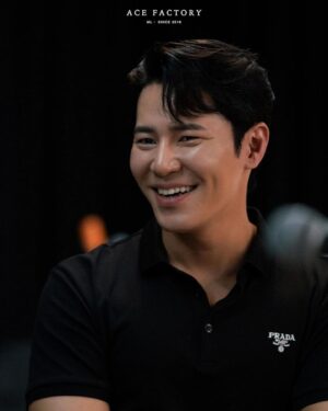 Lee Kyoo-hyung Instagram - #뮤지컬 #사의찬미 #10주년콘서트
8월5일 3시, 7시반
롯데콘서트홀:)