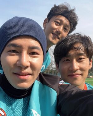 Lee Kyoo-hyung Instagram - #지금이아니면난공을찰수없어윤아
#곧있으면골을넣을수있을것같아윤아
#포트트릭