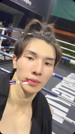 Lee Long Shi Instagram - เล่นก่อนจะขึ้น24😂