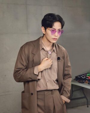 Lee Min-ki Instagram - .
🦊🐰👼🏻
#힙하게 #behindyourtouch #netflix