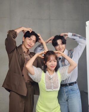 Lee Min-ki Instagram - .
🦊🐰👼🏻
#힙하게 #behindyourtouch #netflix
