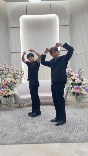 Lee Min-woo Instagram - [💡]2024 댄스위드엠Ⓜ️ 함께하자귤🧡

🅴🆅🅴🅽🆃
M(이민우)에게 안무 레슨도 받고
댄스챌린지도 함께 참여하고 싶은
🍊신화창조 모여라🍊

📢 이벤트 안내
[응모 기간] 5/18 (토) ~ 5/21 (화) 8PM까지
[응모 방법]
① 본 피드의 M(이민우)의 안무 영상을 보고,
자신이 안무를 따라 춘 동영상을 촬영한다.

② 본인의 인스타그램 (공개) 계정에 
하단의 ’필수 해시태그 2개‘와 함께 
본인이 안무를 따라 춘 모습 동영상을 올린다.

📍 필수 해시태그 (2개 모두 필수!) 
👉매우중요‼️
#2024댄스위드엠 #2024DanceWithM

[진행 일자] 5/26 (일) 낮

- M의 안무 레슨 및 챌린지 촬영까지 2시간 내외 진행 예정입니다.
- 정확한 이벤트 진행 장소 및 시간은 당첨자에 한하여 개별 안내드립니다.
- 당첨될 경우 반드시 본인에 한하여 참여 부탁드리며, 타인에게 양도 및 동반 참석 등은 불가합니다.

[당첨 인원] 총 6명   @

- 당첨자에게는 이벤트 응모 기간 종료 후
5/22 (수) 중에 DM으로 개별 안내드릴 예정입니다.

- 당첨자 선발 및 응모 내용 확인을 위해
최소한 5/22 (수) 자정 까지는 게시물을 공개로 유지해 주세요.

- 게시글 내 필수 해시태그 미반영시 당첨에서 제외됩니다.

- 게시물 확인이 불가한 비공개 계정은 당첨 대상에서 제외됩니다.

- 당첨될 경우 동반 참석은 불가하며 반드시 당첨자 본인 1인만 참여 가능합니다.

- 본 이벤트는 M의 안무 레슨 후에 
M과 함께 당첨자 전원이 챌린지 영상 촬영까지 포함하는 이벤트 입니다.

- 당일 촬영된 챌린지 영상은 추후 M의 인스타그램 계정을 통해 공개 될 예정이며, 
이벤트 응모시 자동으로 영상 촬영 및 업로드에 동의하신 것으로 감안하오니 이 부분 참고하시어 응모 부탁드립니다.

- 예제 안무에 대한 응모자의 이해도 및 안무 커버 표현 방식을 중점으로 당첨자를 선발할 예정입니다.

- 당일 안무 레슨 및 챌린지 영상 촬영용 안무는 당첨자들의 전반적인 레벨에 맞게 준비될 예정입니다.