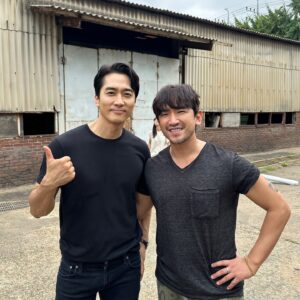 Lee Min-woo Instagram - ✨작년에 좋은 인연으로 만나게 된 플레이어2✨

아직도 그날의 기억이 생생합니다~😊

🎬강하리 친구 곽씨역할😅

🎥긴장감을 잊게 해준 촬영장 분위기   어딜가도 귤님들🧡

특히, 승헌이형을 오랜만에 봤는데 
너무 따뜻하게 잘 챙겨줘서 촬영내내 마음이 편했고~
우리 소감독님도 내가 어색하지 않게 적응시키려고 
잘 디렉팅 해줘서 너무나 고마웠던 시간이였음~🥰

플레이어2 마지막까지 많관부!!! 많은 사랑 부탁드립니다💕

매주 월,화 pm 8:50 
본방사수‼️🙏

#플레이어2
#player2
#tving
#tvN
#플레이어2_꾼들의전쟁
#theplayer2_masterofswindlers

@tvn_drama 
@tving.official