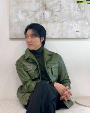 Lee Moo-saeng Instagram - 월요병 퇴치할 깜짝 선물 투척 🎁
무생 배우와 함께 월요팅 하세요 😉
⠀
#배우 #이무생 #leemusaeng
@aliencompany_official
