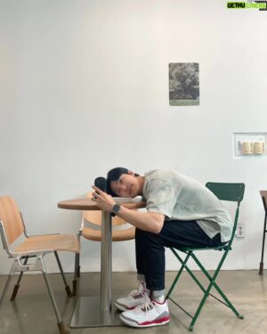 Lee Moo-saeng Instagram - ⠀
나른한 오후엔
역시 무생 배우 사진이지📸
⠀
#배우 #이무생 #leemusaeng
@aliencompany_official