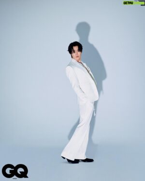 Lee Moo-saeng Instagram - ‘신스틸러’ 그리고 ‘이무생로랑’

깊이 있는 눈빛과 다채로운 표정
그에 걸맞는 감성적인 분위기까지 🔥

무생 배우의 매력이 빠짐없이 담긴
NEW 화보가 공개됐습니다 👍🏻

#배우 #leemusaeng #지큐 #GQ #GQKOREA #화보 #4월호 #에일리언컴퍼니 #aliencompany