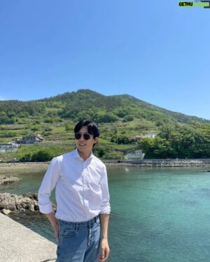 Lee Moo-saeng Instagram - ⠀
흰 셔츠 청바지 = 이무생 폼 美쳤다🫶
⠀
#배우 #이무생 #근황 #leemusaeng
@aliencompany_official