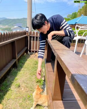 Lee Moo-saeng Instagram - ⠀
여름... 무생이었다...🌸
⠀
#배우 #이무생 #leemusaeng
@aliencompany_official