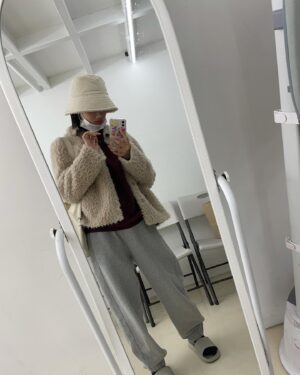 Lee Na-eun Instagram - 거울셀카 좋아하는편😙