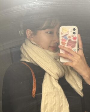 Lee Na-eun Instagram - 거울셀카 좋아하는편😙