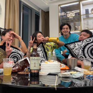 Lee Sang-jun Instagram - 내 생일에 왕자지훈과 함께 #왼쪽부터 #탁사마 #무직 #왕자지훈 #물텀벙