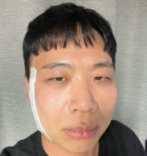 Lee Sang-jun Instagram - 어머니 빚갚아야해요

#우도환 #사냥개들