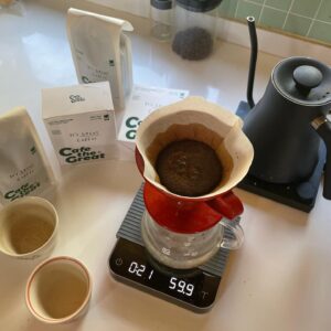 Lee Sang-soon Instagram - 오늘의 커피는 @yonipai 가보내준 @cafethegreat 의 블렌드커피!!