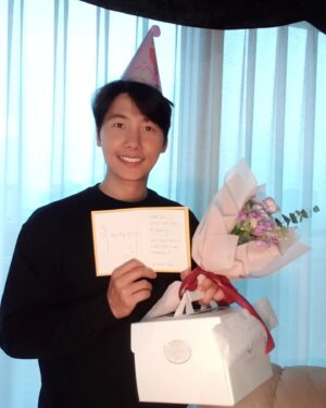 Lee Sang-woo Instagram - 생일축하 감사합니다~~❤🎁🎂🍷☕🍡⛳💌
선물들도 감사합니다^^