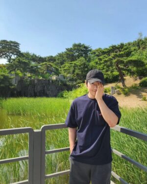 Lee Sang-woo Instagram - 걷기좋은날~🙄