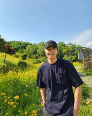 Lee Sang-woo Instagram - 걷기좋은날~🙄