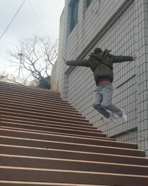 Lee Sang-woo Instagram - 뛰어보자~ 엉클 화이팅~~