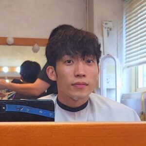 Lee Sang-yi Instagram - 홍우진
#사냥개들 #bloodhounds @netflixkr
