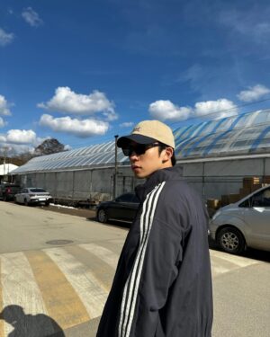 Lee Sang-yi Instagram - 😎💪🎸