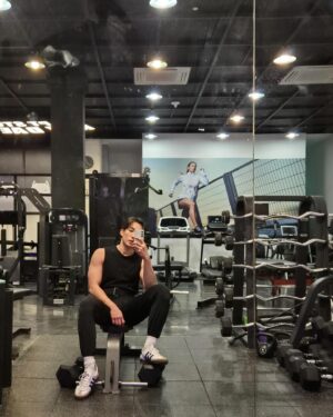Lee Sang-yi Instagram - 😎💪🎸
