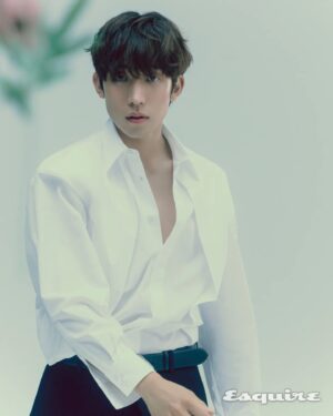 Lee Sang-yi Instagram - 곧 8월이다

@esquire.korea