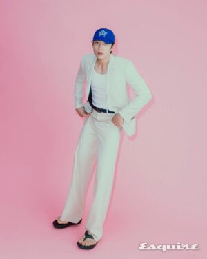 Lee Sang-yi Instagram - 곧 8월이다

@esquire.korea