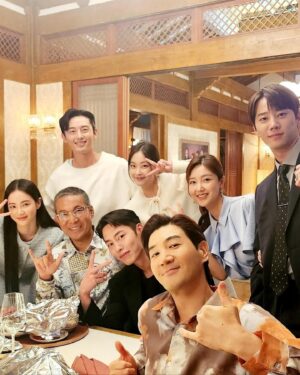 Lee Seo-An Instagram - #로얄로더
행복한..? 우리가족 ^^..
오늘 3회4회 공개!! 📺
#디즈니플러스
#disneyplus