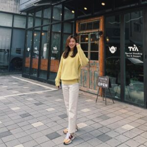 Lee Seo-An Instagram - 🛍🙏🏻🥰

@youngoh_official
@greenymoments

(#광고#그리니모먼츠#에코백#영오#니트#데일리룩)