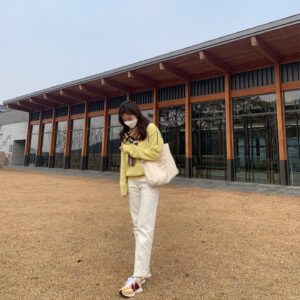 Lee Seo-An Instagram - 🛍🙏🏻🥰

@youngoh_official
@greenymoments

(#광고#그리니모먼츠#에코백#영오#니트#데일리룩)