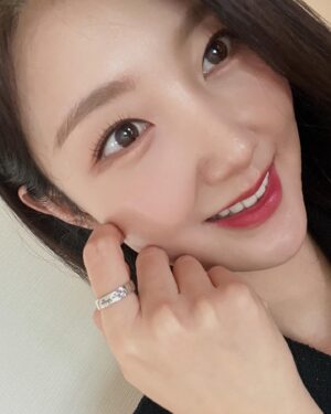 Lee Seo-An Instagram - @ppottu_ppttu 💍👑
판매금액의 10%로 #한나네보호소 에
#후원 하신다고 하네요 
우리 다같이 동물사랑 커플템해요💍
#강제구매 시키고 싶네요^^
제발 .. 버려지고 아픈 동물들이 없기를....🙏🏻😔
#뽀뚜빠뚜#바로구매#기부천사#동물사랑
#유기견#유기동물후원#후원반지
#많이관심가져주세요 ❤️