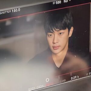 Lee Sin-young Instagram - 낮과밤 촬영중😜