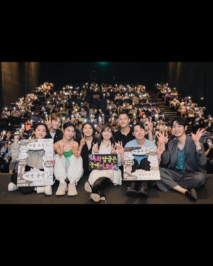 Lee Soo-hyun Instagram - ⁣
나의 모자람과 부족함을, 보듬어주고 채워준⁣
이로운 동지들. 마음 깊이 고맙습니다. ⁣
indefinite gratitude,⁣
because i owe all—my all⁣
⁣
#이로운사기 #delightfullydeceitful #adios