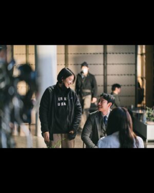Lee Soo-hyun Instagram - ⁣
나의 모자람과 부족함을, 보듬어주고 채워준⁣
이로운 동지들. 마음 깊이 고맙습니다. ⁣
indefinite gratitude,⁣
because i owe all—my all⁣
⁣
#이로운사기 #delightfullydeceitful #adios
