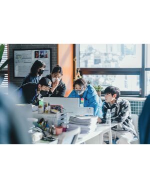 Lee Soo-hyun Instagram - ⁣
떠올리면 따뜻해지는 작품이었길 진심으로 바라요. ⁣
이제 정말, adiós! 👋⁣
⁣
 #별똥별