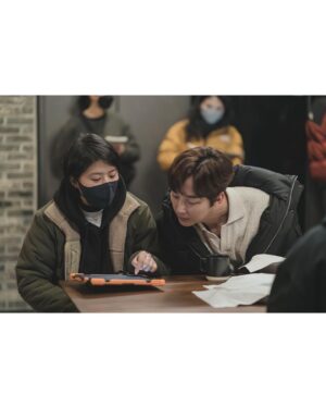 Lee Soo-hyun Instagram - ⁣
떠올리면 따뜻해지는 작품이었길 진심으로 바라요. ⁣
이제 정말, adiós! 👋⁣
⁣
 #별똥별