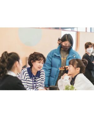 Lee Soo-hyun Instagram - ⁣
떠올리면 따뜻해지는 작품이었길 진심으로 바라요. ⁣
이제 정말, adiós! 👋⁣
⁣
 #별똥별